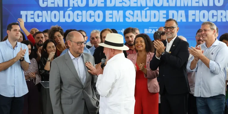 Lula pede que governador do RJ trabalhe para prender milicianos lula-pede-que-governador-do-rj-trabalhe-para-prender-milicianos