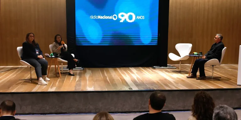 Seminário que debate rumos do rádio chega ao 3º dia no Rio de Janeiro seminario-que-debate-rumos-do-radio-chega-ao-3o-dia-no-rio-de-janeiro