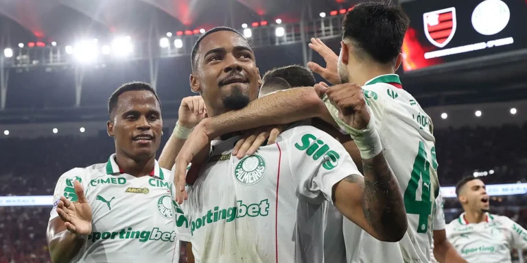 Palmeiras derrota Fla e amplia vantagem na liderança do Brasileiro palmeiras-derrota-fla-e-amplia-vantagem-na-lideranca-do-brasileiro